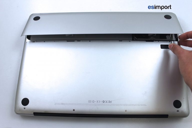 Changement de l’ensemble écran sur MacBook 15″ A1286 modèle 2008