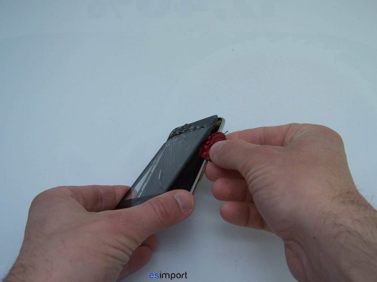 Démontage de l’écran tactile sur un iPod touch 2