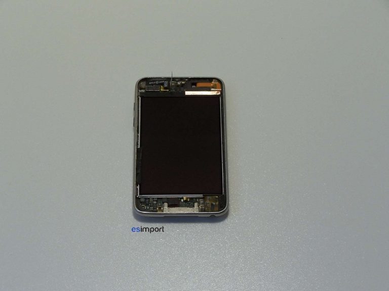 Démontage de l’écran tactile sur un iPod Touch 3