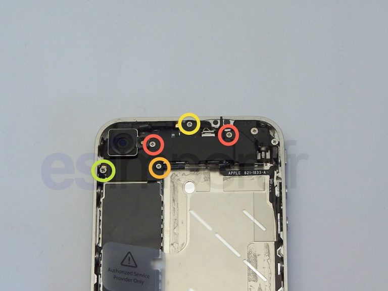 Démontage et remontage du module photo sur un iPhone 4
