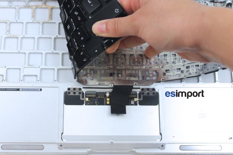Changement clavier simple sur MacBook Air 11″ A1370 mi 2011