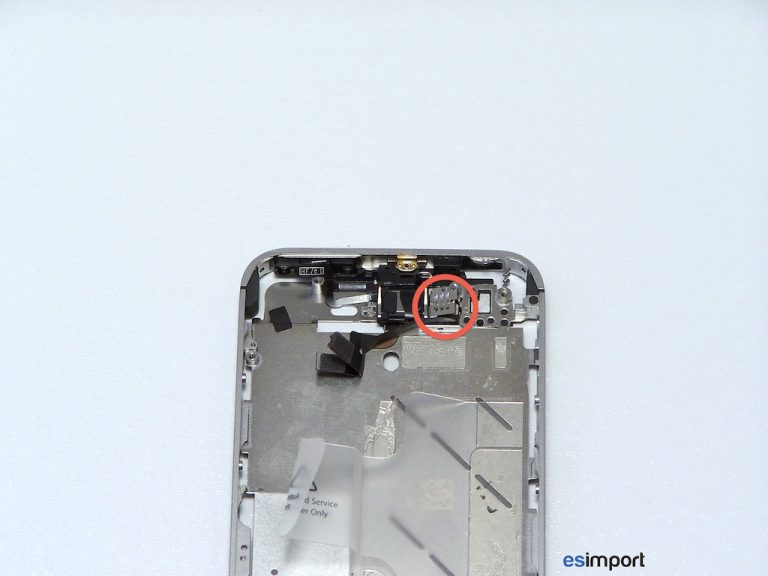 Démontage du module photo frontal sur un iPhone 4S