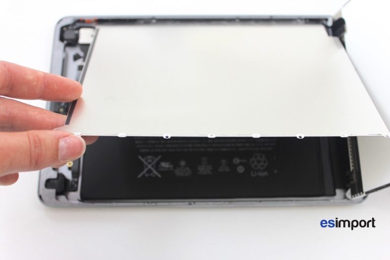 Remplacement de la vitre tactile sur un iPad Mini 2 Posted on17 août 2016AuthorTeam Esimport  Grâce à ce tutoriel, vous allez pouvoir comprendre comment procéder au changement de la vitre tactile sur un iPad Mini 2.  L’écran de l’iPad mini 2 est constitué d’une vitre tactile et d’un écran LCD séparés. Si l’écran LCD est intact, et en l’absence d’autres défauts, la réparation peut se limiter à l’échange de la vitre seule.  Note : Cette manipulation étant très délicate, nous la déconseillons au public inexpérimenté.  Rappel: avant toute intervention, se décharger de toute électricité statique, débrancher l’alimentation secteur et la batterie. L’ouverture d’un matériel Apple annule la garantie constructeur, et s’effectue sous la seule responsabilité de l’intervenant.  Outils nécessaires :  Spudger Spatule métallique Tournevis cruciforme Pince Décapeur thermique Ecran de rechange pour iPad mini 2 noir ou blanc colle Pattex Gel (ou équivalent, surtout pas de colle cyanocrylate) pinces à linge chiffon microfibre    Procéder de la même manière que l’iPad Mini 1 en suivant le tutoriel jusqu’à enlever les 4 vis de la dalle LCD     Il est difficile à faire pivoter la dalle LCD car elle est maintenue dans sa partie inférieure par des adhésifs. Il faut impérativement les retirer sous peine de casser l’écran. Avec la pince, décoller ce morceau d’adhésif noir en bas à gauche de l’écran :  01 DECOLLER ADHESIF BAS GAUCHE IPAD MINI 2  Faire de même pour le côté droit :  02 DECOLLER ADHESIF BAS DROIT IPAD MINI 2  La dalle est maintenant libre, la soulever lentement en glissant un spudger en dessous puis la faire pivoter jusqu’à la verticale afin ne pas l’endommager avec les débris de verre.  Contrairement à l’iPad Mini première génération, la plaque qui protège la carte-mère et la batterie est maintenue avec seulement 7 vis. Les dévisser avec le tournevis cruciforme :  03 DEVISSER 7 VIS CACHE METALLIQUE IPAD MINI 2  Retirer cette plaque :  04 RETIRER CACHE METALLIQUE IPAD MINI 2  Retirer les 3 vis de la plaque qui sécurise les connecteurs de la batterie, du tactile et de la dalle LCD. Bien noter les tailles différentes des vis :  05 DEVISSER 3 VIS CACHE CONNECTEURS IPAD MINI 2  Avec la pince, retirer cette plaque afin d’avoir accès aux connecteurs situés en dessous :  06 RETIRER CACHE CONNECTEURS IPAD MINI 2  Il est  fortement conseillé de débrancher la batterie de l’iPad avant toute manipulation, un court-circuit peut endommager la carte-mère au niveau de son circuit de rétro-éclairage. Déconnecter donc la batterie avec le spudger :  07 DECONNECTER BATTERIE IPAD MINI 2  Déconnecter maintenant la dalle LCD et la retirer du châssis. La placer dans un lieu sûr et à l’abri de la poussière. C’est une pièce très fragile et qui se raye facilement :  08 DECONNECTER ET RETIRER ECRAN LCD IPAD MINI 2  Déconnecter enfin le connecteur de l’écran tactile et du bouton home :  09 DECONNECTER TACTILE BOUTON HOME IPAD MINI 2  Glisser le spudger sous le petit circuit imprimé pour le décoller du châssis avant de retirer entièrement la vitre :  changement de la vitre tactile sur un iPad Mini 2 - 10 DECOLLER CONNECTEUR TACTILE BOUTON HOME IPAD MINI 2  Changement de la vitre tactile sur un iPad Mini 2 Votre iPad Mini est presque prêt à accueillir une nouvelle vitre. Il faut cependant d’abord débarrasser le contour de toute la colle et des débris de verre restants. Avec la spatule en acier, gratter et nettoyer tout le pourtour du chassis :  11 RETIRER EXCEDENT COLLE VERRE CHASSIS IPAD MINI 2  Connecter à présent la nouvelle vitre tactile, le LCD et en dernier lieu la batterie. Allumer l’appareil et balayer toute la surface du tactile en mode « gigottage » des icônes. Si l’icône vous échappe du doigt, la vitre tactile est défectueuse. Une fois certain de la qualité de votre vitre, vous pouvez remonter en suivant le tutoriel dans l’ordre chronologique inverse.  Effectuer un test complet de toutes les fonctionnalités, puis appliquer de la colle sur tout le tour de la vitre en contournant bien la nappe du bouton home et l’orifice de la caméra. Effectuer un nettoyage et dépoussiérage avant de poser la vitre. Laisser sécher 2h avec des pinces à linge pour que la colle fasse contact avec le châssis.  Vous venez de procéder au changement de la vitre tactile sur un iPad Mini 2.